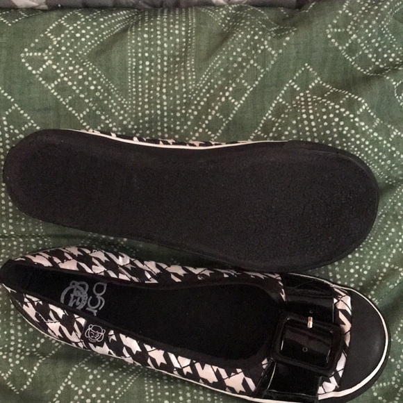 Sugar black/white satin quilt flats with a bow - Picture 2 of 2